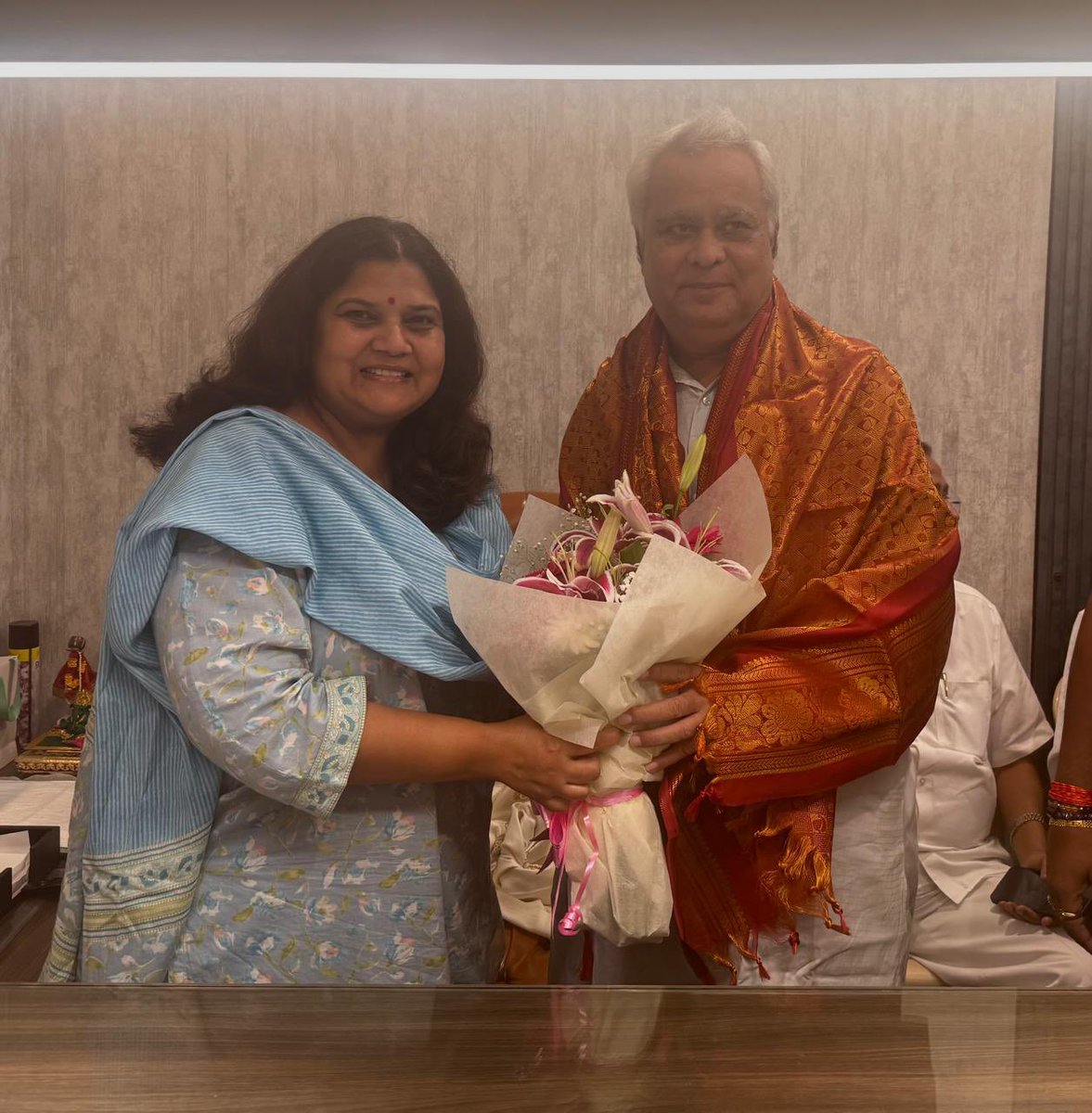 INCBhavna's tweet photo. हमारे जिले के लोकप्रिय नेता एवं महाराष्ट्र कांग्रेस के उपाध्यक्ष आदरणीय बड़े भाई श्री राजेश शर्मा जी का जन्मदिन आज कार्यकर्ताओं के साथ हर्षोल्लास के वातावरण में मनाया।

भगवान भोलेनाथ से प्रार्थना है कि आपको उत्तम स्वास्थ्य, दीर्घायु, सुख-समृद्धि एवं निरंतर जनसेवा का सामर्थ्य प्रदान करें।

जन्मदिन की हार्दिक शुभकामनाएँ! 🎉🙏