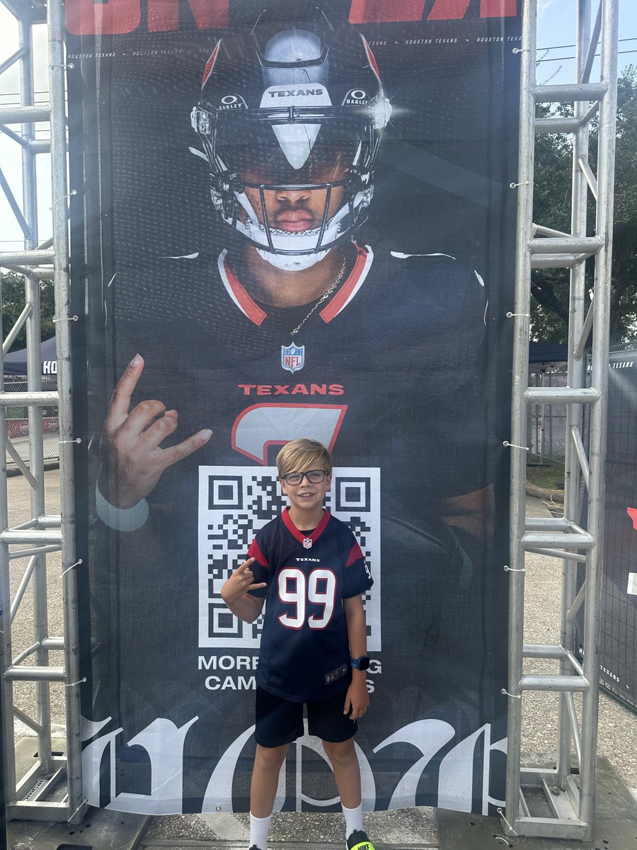 JRass44's tweet photo. Nephew took my son from Big D to HTown for Texans practice today, A huge suprise for him. Blew by my son(9yrs) 3 times without even a dap up. Rough for a kid when he shows love for his favorite player and he blows by you. Signs stuff for a bunch of older dudes. Bummer
@lbg_nico7 https://t.co/UHp8Z9eMST