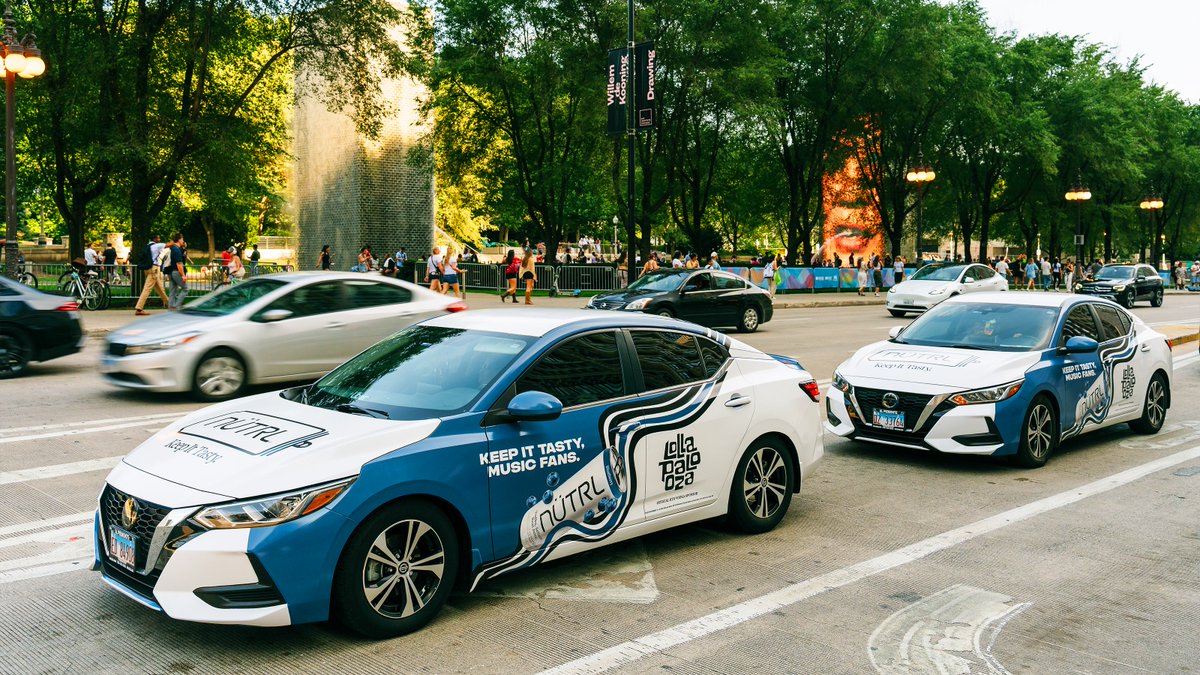 Firefly_Cities's tweet photo. Lollapalooza doesn't stop at the festival gates.

@nutrl_usa  extended its sponsorship across downtown Chicago with a fleet of Firefly wrapped cars, reaching festivalgoers throughout one of the city's busiest weekends.

#Firefly #OOH #DOOH #Chicago https://t.co/QVC4nHg5tI
