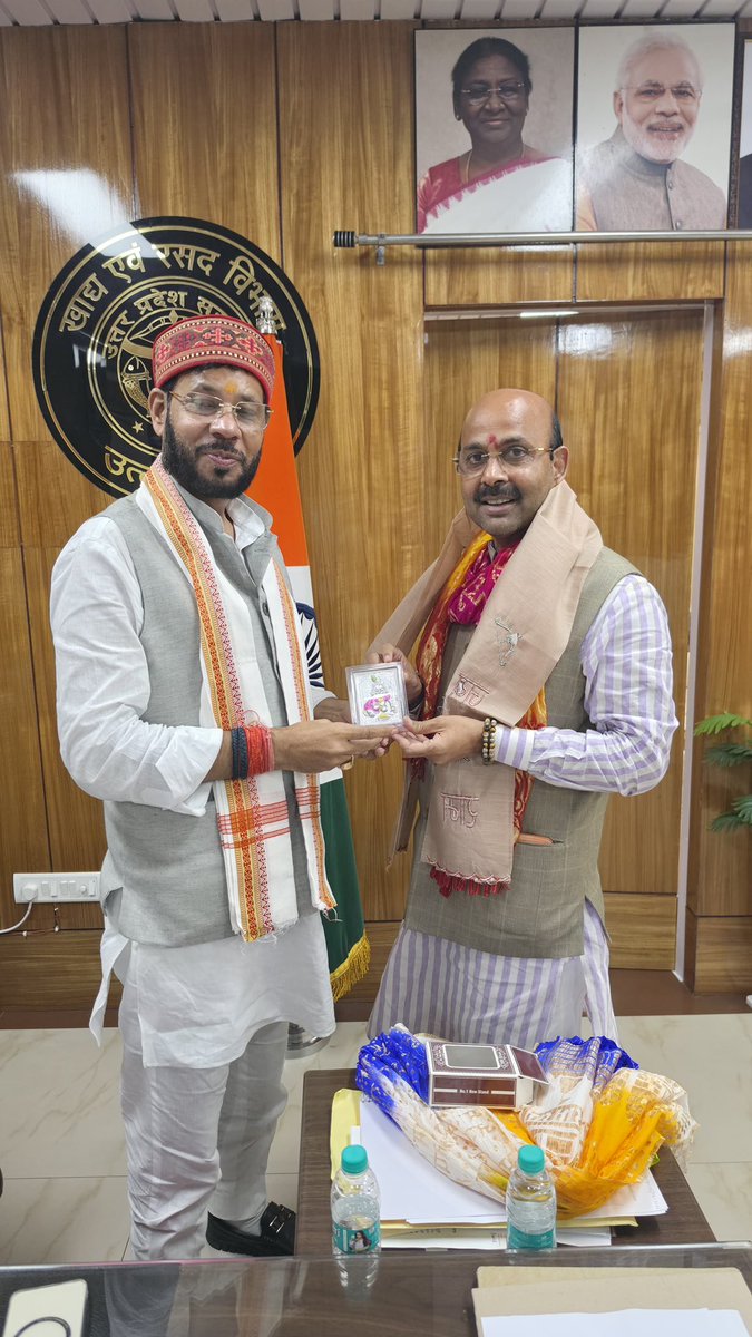 HarishD_BJP's tweet photo. आज उत्तर प्रदेश सरकार के माननीय खाद्य एवं रसद कैबिनेट मंत्री माननीय श्री मनोज कुमार पाण्डेय जी से शिष्टाचार मुलाकात कर उन्हें नवीन दायित्व प्राप्त होने पर हार्दिक बधाई एवं शुभकामनाएं दीं ।
​माननीय मंत्री जी का कुशल और अनुभवी नेतृत्व प्रदेश व जन-सामान्य की सेवा में मील का पत्थर साबित होगा । आपके सफल और यशस्वी कार्यकाल हेतु अनंत शुभकामनाएं !