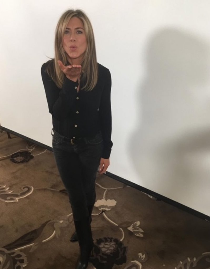 RealJennifer052's tweet photo. A kiss from across the miles... 😘💋✨
Sending a big flying kiss to the most amazing fans in the world 🥺❤️... You own my heart forever and always! 🥰🌹💖 https://t.co/OJ9OqzCbuA