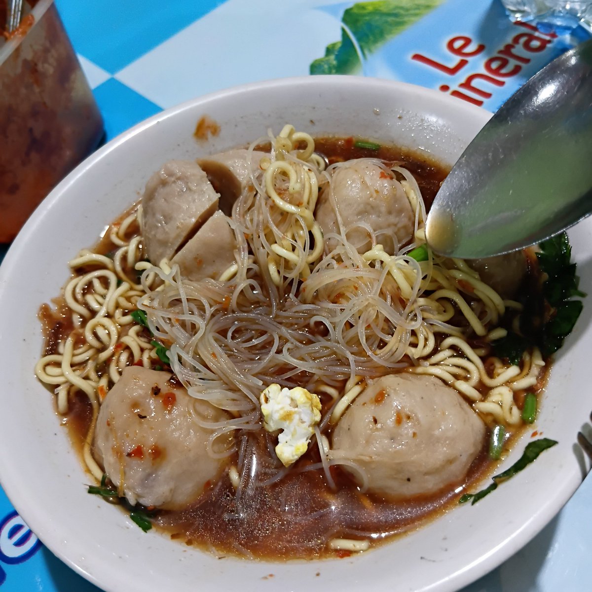 beebacot's tweet photo. coba kak review bakso campur popcorn nya 🤗 @squeeerel https://t.co/J4u8Rt9S2H