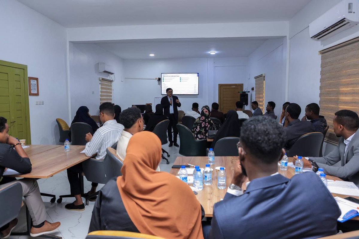 SONNALIVE's tweet photo. Deputy Director of @NIRASomalia, Mr. @Abdirahman_Euro opened a Data Protection Awareness Workshop for 60+ staff.  He reaffirmed NIRA's commitment to protecting citizens' personal data, stressing that strong data protection safeguards strengthen public trust in the National ID system. #Somalia