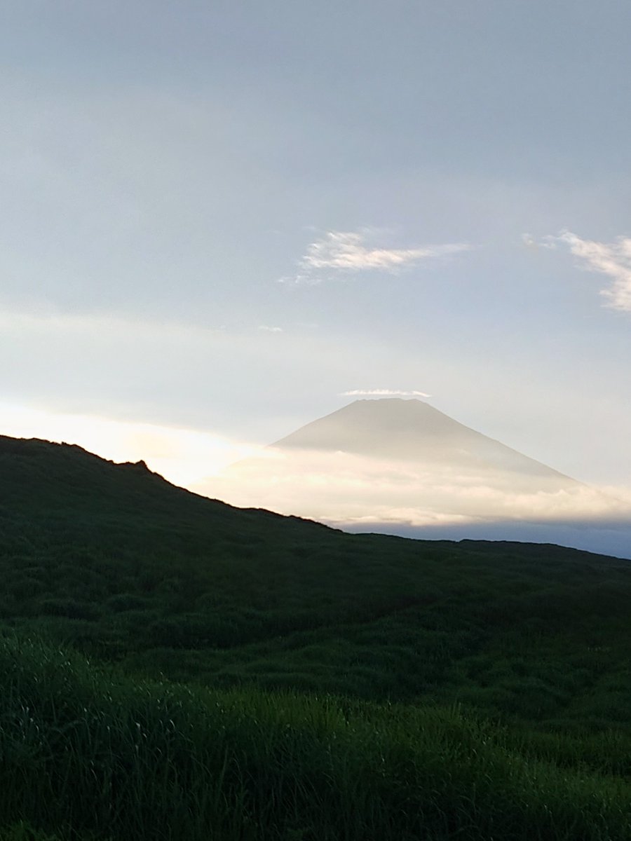 yuduru_01's tweet photo. やふユノ夫妻の案内で初静岡の旅、2泊3日\( •̀ω•́ )/
美味しいところや富士山綺麗なところたくさん連れて行って貰った🗻🥰
(୨୧•͈ᴗ•͈)◞ᵗʱᵃᵑᵏઽ* https://t.co/dlA3RaMnEW