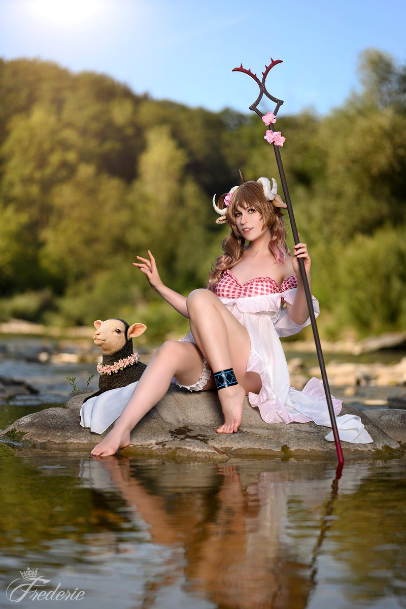 FrederieCosplay's tweet photo. - 𝑬𝒚𝒋𝒂𝒇𝒋𝒂𝒍𝒍𝒂 -

So, I'm continuing with my Eyjafjalla swimsuit posts 😊

It's quite rare that I share my last photoshoot so quickly but I didn't want to wait any longer 😜 hehe

× - × 
#arknights #eyjafjalla #アークナイツ #cosplaycommunity #cosplay #swimsuit #summer https://t.co/J38t9nLbIG