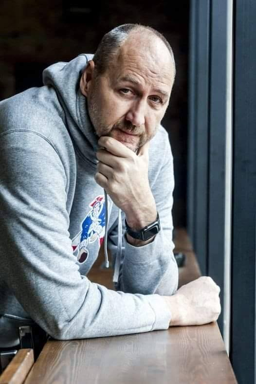 veljavragolan's tweet photo. Dino Rađa
Zaboli me više kurac za rat. Za četnike i ustaše, za sve ljude ograničene pameti koji nam ne dopuštaju da živimo normalno.
Zaboli me ko je prvi počeo, ko je više pogriješio. Odbijam da učestvujem u tim pričama, koje su samo hrana za idiote koji znaju samo
nego da mrze. https://t.co/5vLkvde6A3