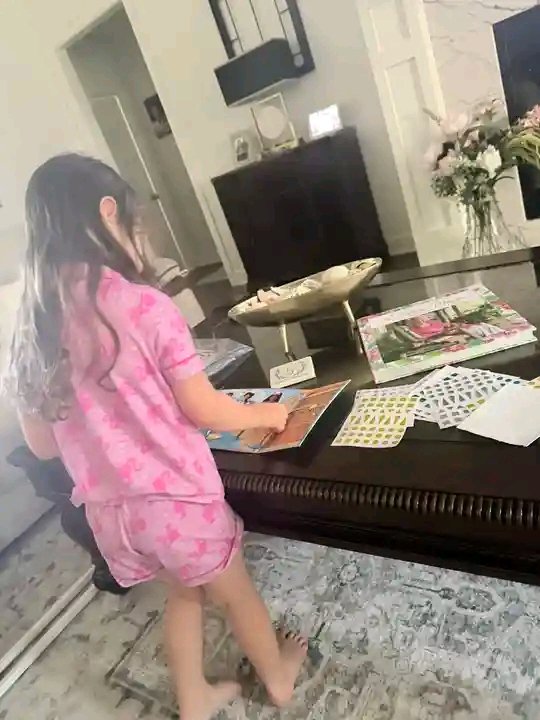 comix8bs2's tweet photo. My baby girl 🌹🌹🌹 https://t.co/F1m2imaKDY