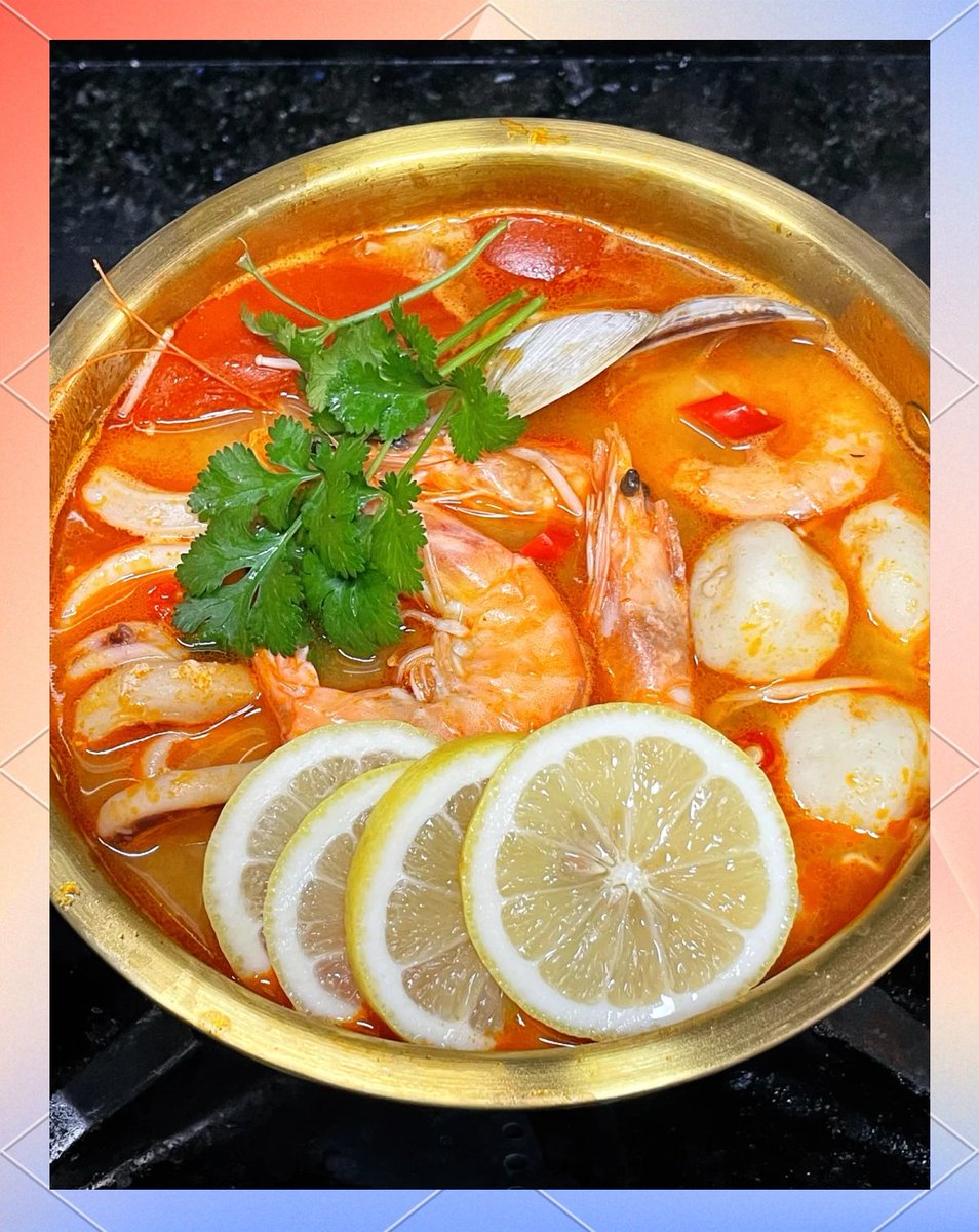 geriqqsasxzpk's tweet photo. Craving warm, tangy Tom Yum Goong This iconic Thai hot-and-sour shrimp soup hits different—spicy, aromatic, pure comfort in a bowl ， https://t.co/vRjGTNHW9o