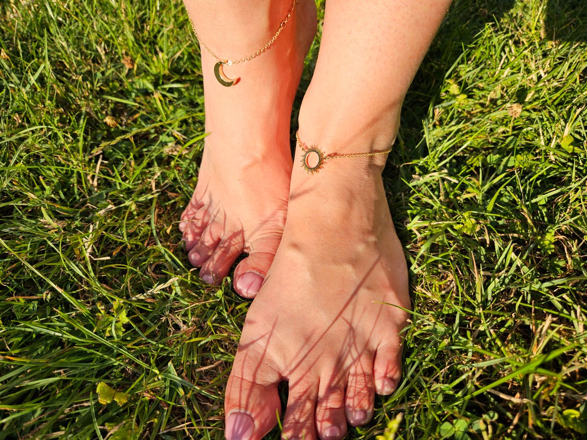 TipTapToesXO's tweet photo. Moon and sun anklets under the summer light 🌙☀️ #feetpics #anklet https://t.co/VjL6UmvMRb