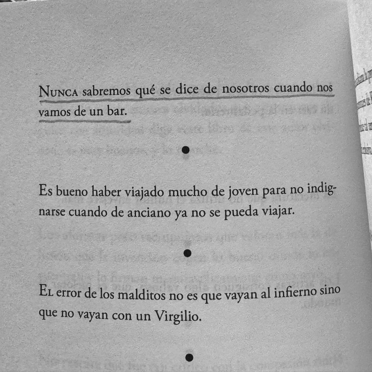 HectorAcebo's tweet photo. 🪄 ‘El libro de las frases transparentes’, de Ramón Eder, contiene aforismos memorables. @RENACIMIENTOED publicó la obra el pasado año.

@SAforismos 

 #aforismos #RamónEder #Eder #literatura https://t.co/O9p8rtZyOh
