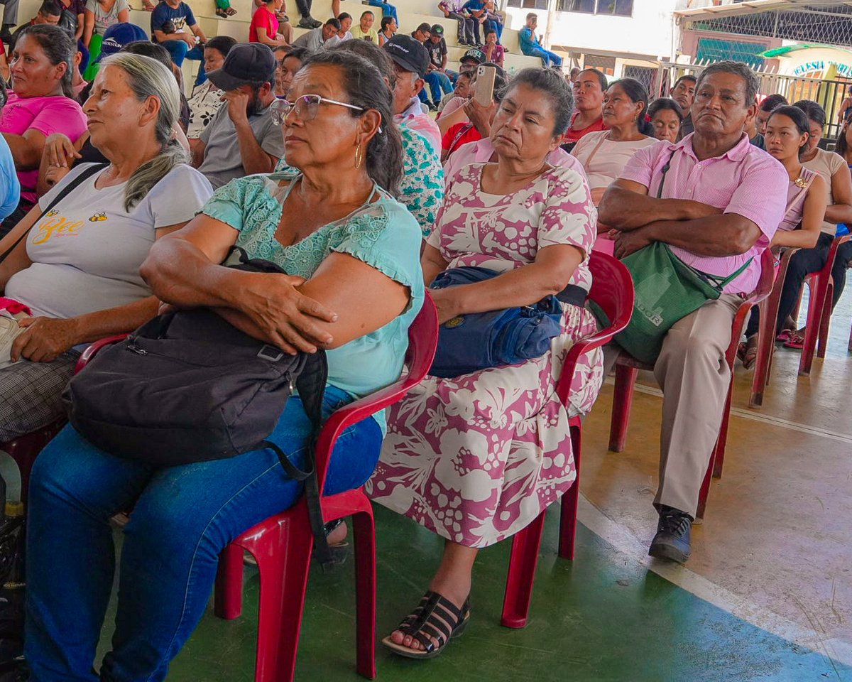NuviaVega2's tweet photo. Fertilizantes llegaron a las manos de nuestros productores. 🌱

Acompañé las jornadas de entrega de fertilizantes fosfatados del @AgriculturaEc en las parroquias de Orellana, con el respaldo del Gobierno Nacional del Presidente Daniel Noboa 🇪🇨 https://t.co/n555rqPlPh