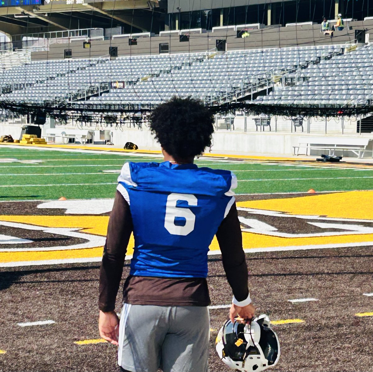 By_RyanThorburn's tweet photo. And so it begins. Fall camp practice No. 1 about to start for the Pokes. #gowyo https://t.co/QvLs115b6r