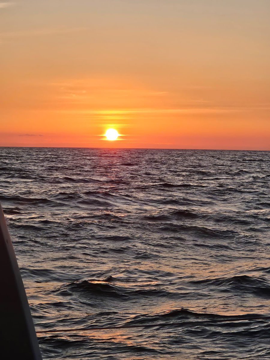 Stejos_Tours's tweet photo. Watching the sun dip below the horizon off the Cape Town coast is pure magic. 🌅

Consider this your gentle reminder to put a sunset cruise at the top of your itinerary. 

📸: Happy Client https://t.co/e6MWTyehR9