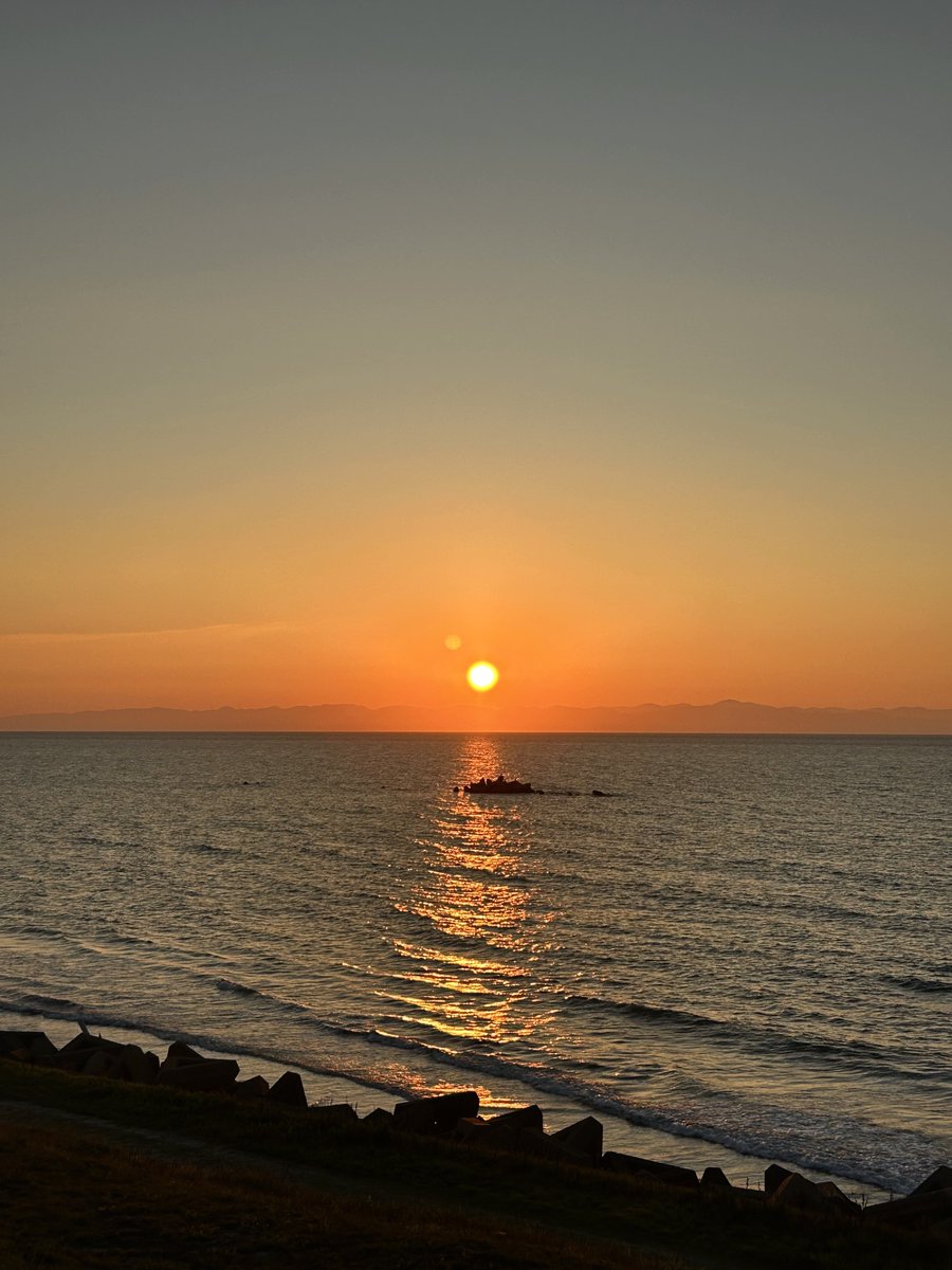 beach80's tweet photo. 夕方みなさんとお別れして、家までまったりと海沿いを流す。気温も28℃と快適♪今回も楽しいツーあざましたー<(_ _*)>
#GB350S https://t.co/881hgtq1cR