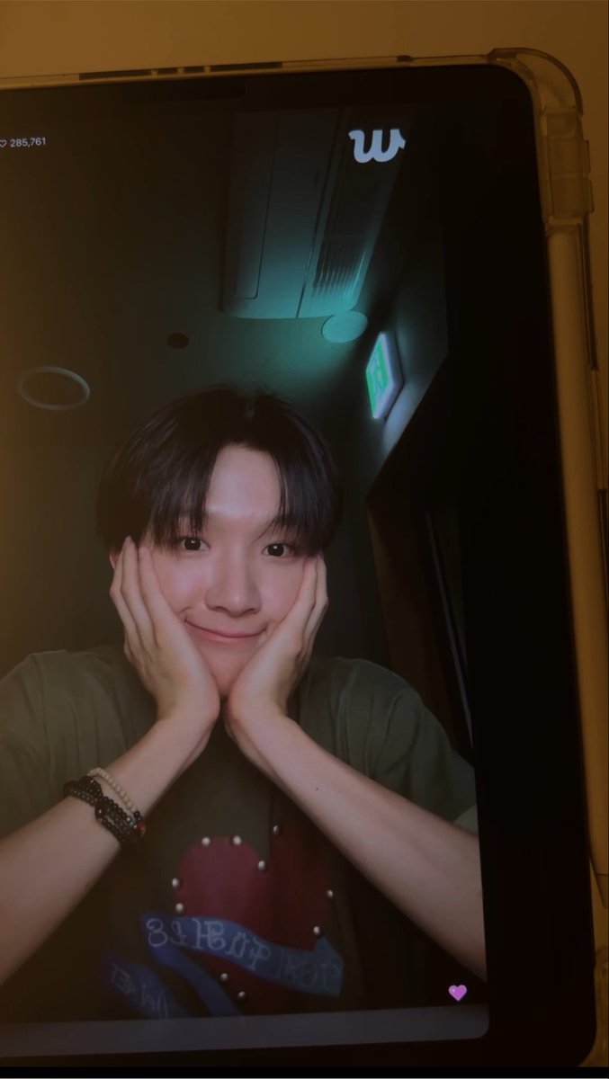 dio5r's tweet photo. 아니 미쳤나….. 오늘 김운학 뭐임 왜이리 사랑스러움 ㅜㅜㅜ 복복복 오만번 해주고 싶다 진짜 뭐냐….. 찍을 때 소리 지르려고 하는 거 오백번 참음…. 하!ㅜㅜㅜ 좋다 진짜 오늘 무슨 날이야ㅜㅜ

 💕🫳🏻🤭😵 (실시간 내 모습 임티 ㅋㅋ) https://t.co/eIYp8CkphU