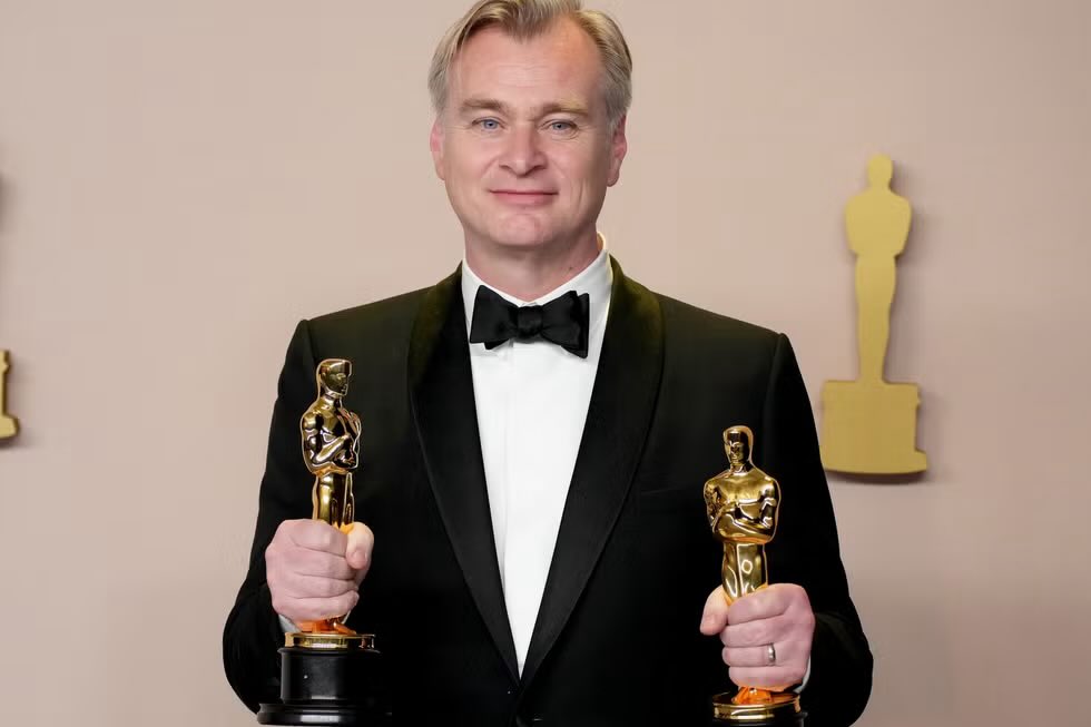 FlickMovieApp's tweet photo. Debate taking over film twitter:

Who’s the better director? Christopher Nolan or Stanley Kubrick https://t.co/GAmQ8hAtUs