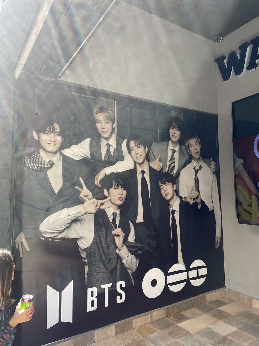rainbowbts's tweet photo. mal vejo a hora de chegar outubro e viver assim https://t.co/6H0BiOH7nE