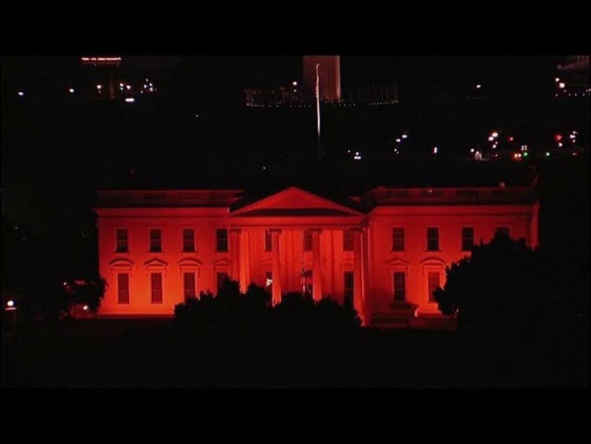Patriot1776HQ's tweet photo. 🚨 MAJOR ALERT: THE WHITE HOUSE IN WASHINGTON DC HAS JUST TURNED ALL RED, SIGNIFYING THE MASSIVE ARREST 🚨 🔔

FOLLOW @Patriot1776HQ, THE NEXT DROP WILL BE SHOCKING. https://t.co/UpZMHweG02