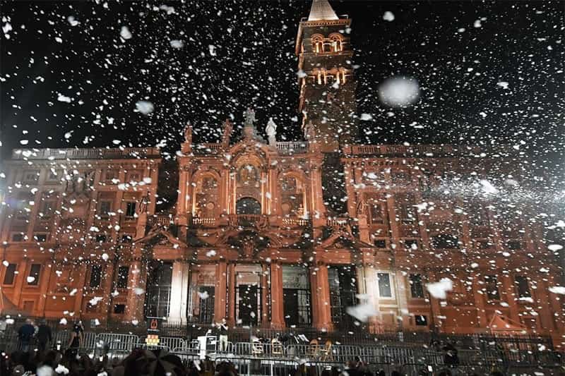 saintmauxe's tweet photo. #5août - Dédicace de Sainte Marie aux Neiges - 3e classe ⚪ - Nous commémorons ce jour le miracle par lequel la neige marqua en plein mois d'août l'emplacement de la basilique Sainte Marie Majeure à Rome, sous le Pape Libère. https://t.co/kyQsblDsj3
