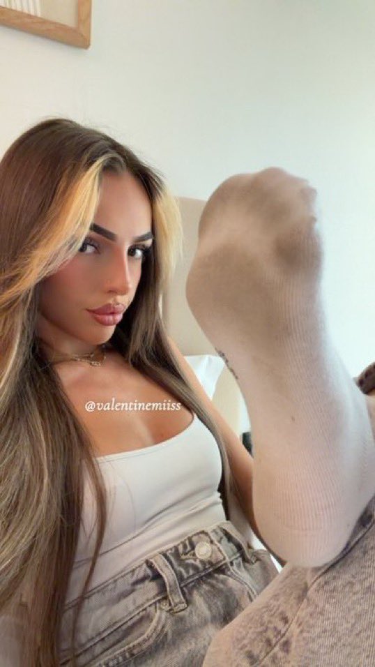 valentinmiiss's tweet photo. Prosterne toi à mes chaussettes blanche 🫵🏻🪄
Supplie moi de te calculer avec ton 💰..
Leack.

Findom slave https://t.co/bYaRBeb0Rt
