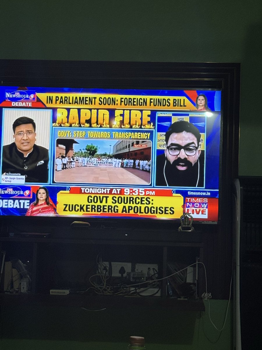 s4vish's tweet photo. @navikakumar @republic @TimesNow who is live ? Manipulating viewers https://t.co/k9XE7pDHtc