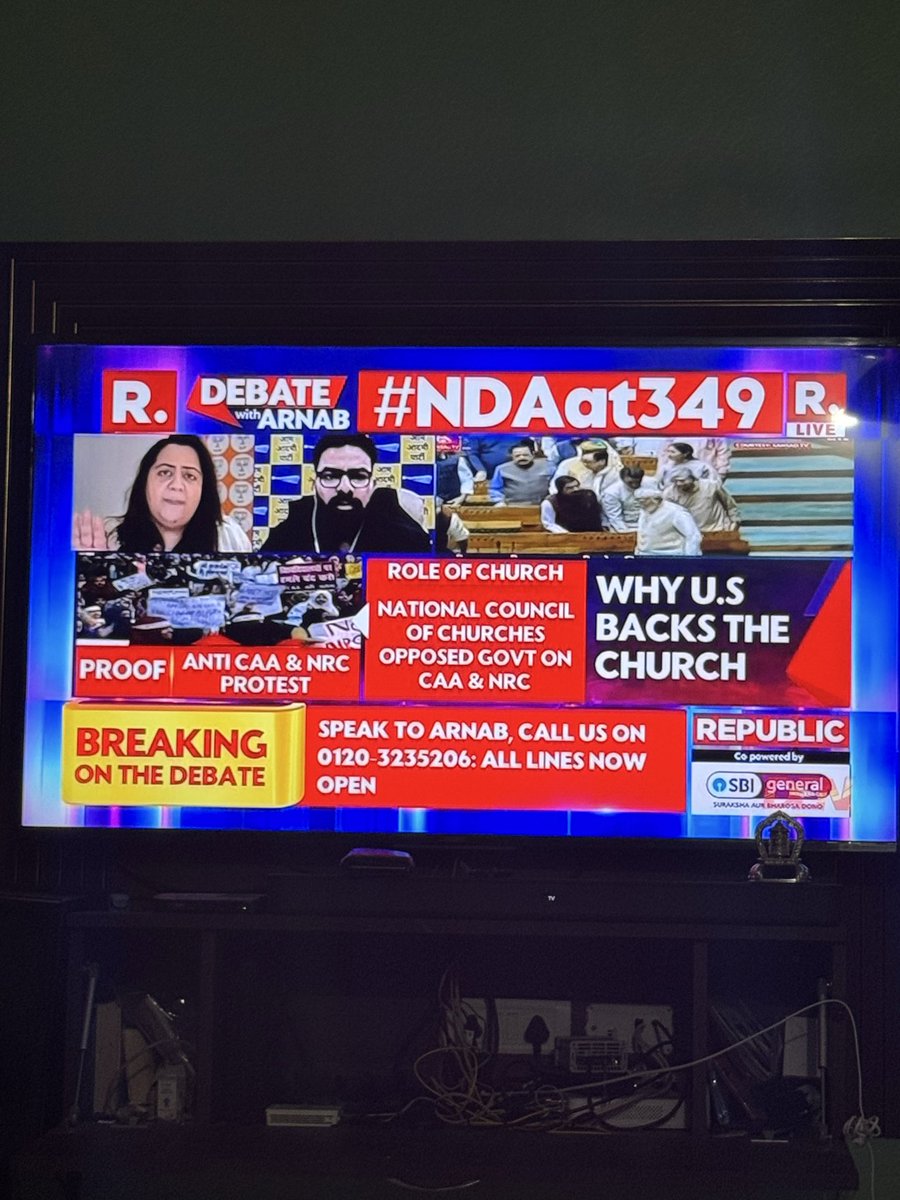 s4vish's tweet photo. @navikakumar @republic @TimesNow who is live ? Manipulating viewers https://t.co/k9XE7pDHtc