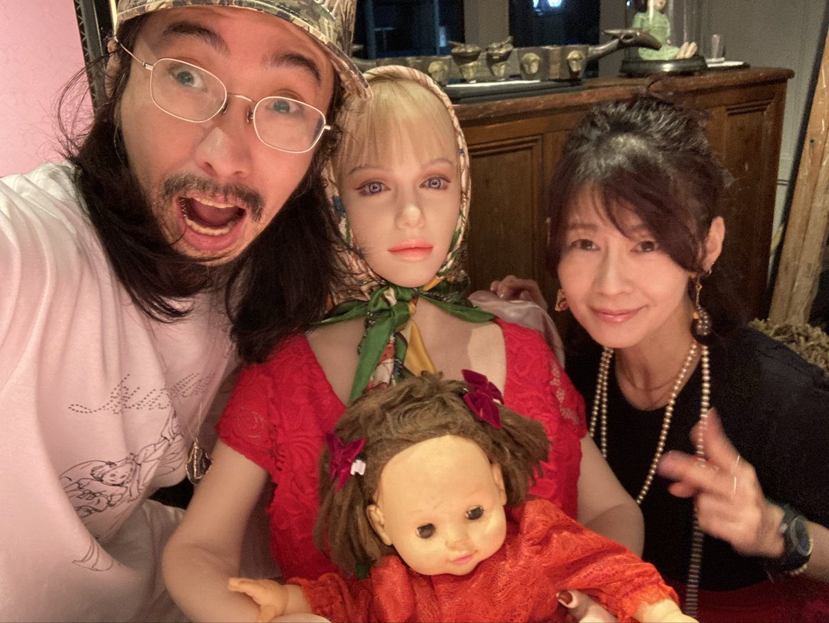 koyuki_ya's tweet photo. 2026.8.5 #呪物メイト After Dark Tea 夜の呪物茶会 #ASITA_ROOM
田中さんのマカロン男子苦手説から始まった女子オンリーのお茶会。
お紅茶で乾杯して談笑、スタッフさんから怪奇現象のお話あり、質問あり、お土産にさゆりさんがお好きな、なめ茸ありで、ちょっとだけ怖くて、カワイイが詰まった女子会。チャーミーパイセンも楽しそうだったし、沙樹さんも楽しんでたらいいな。さゆりさんは可愛いすぎ♡