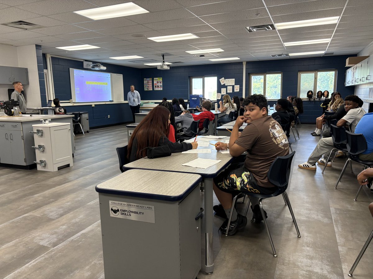 ChrisGearlds's tweet photo. DMS scholars engaged in expectations within the Paxton-Patterson lab.  #DecaturProud https://t.co/M8XBVgEiun