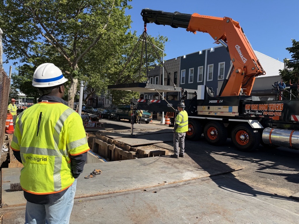 nationalgridus's tweet photo. While most people see a work zone, we see skilled teams working to maintain and strengthen the infrastructure that powers everyday life.

In Sunset Park, Brooklyn, our crews are performing important reliability work to help ensure customers can continue counting on safe, reliable service.

Their work may happen behind the scenes, but it helps power the moments that matter for the communities we serve. 💙