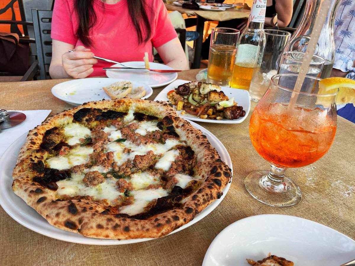 TheJennyLam's tweet photo. 84° &amp; sunny = Spacca Napoli Pizzeria’s patio after ceramics class yesterday. 😋🍕 Had the pistachio pizza again (so good).

#ChicagoVibes https://t.co/KgqbsBJKOF