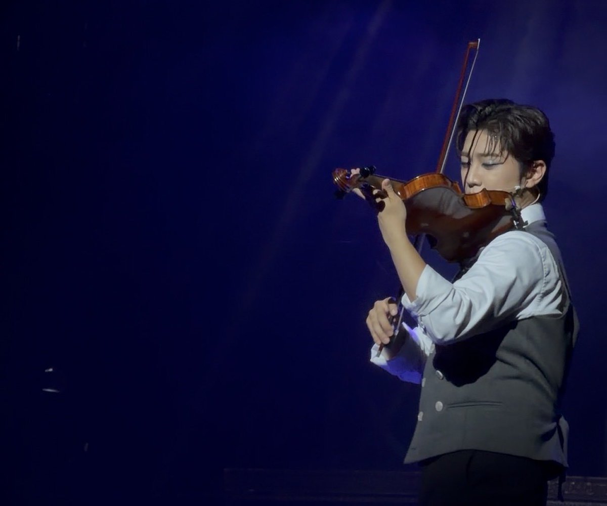igot7aPonytail's tweet photo. Words can’t describe how much love I have for this man. And the fact that I was finally able to see him perform as Paganini. #joochan #홍주찬 #주찬 #paganini https://t.co/kzMxDdSShB