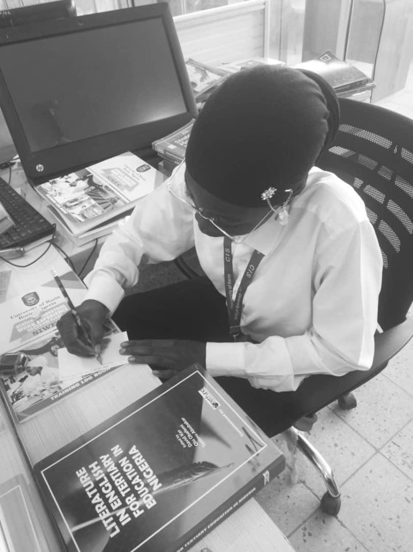 Amein_00's tweet photo. Na you know why you no do your SIWES @ University of Ilorin Academic Library o🙂‍↕️

Better by far even with the chairs we use😌

SHE💜 https://t.co/WJqy2jpSfi