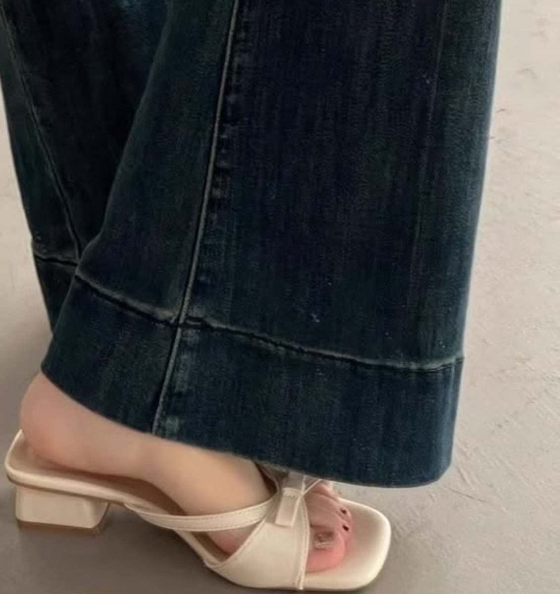 novi6299's tweet photo. SUMPAH GA NYANGKA NEMU HIDDEN GEM SECANTIK INI DI TOKO OREN 😍🤍 Warnanya putih clean, desainnya minimalis ala Pinterest. Cocok banget buat mix and match sama dress atau celana jeans✨ harganya UNDER 100K 🙌 https://t.co/LJyx4SYbEc