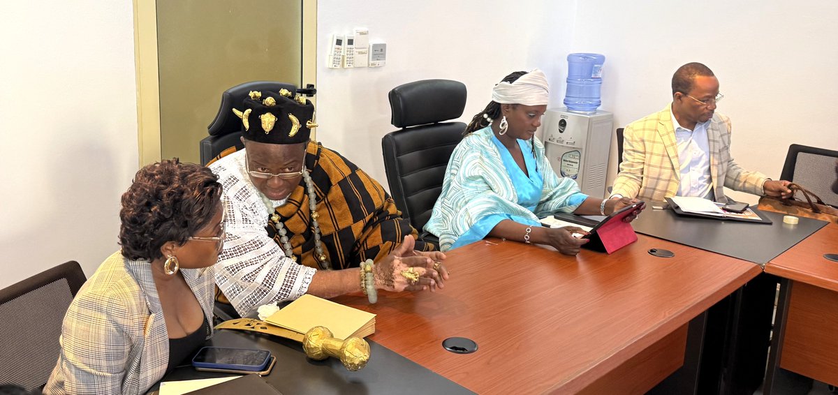 UNBenin's tweet photo. Ce jour, Sa Majesté Fio Togbui Akatsi II, Roi de Comé, a officiellement invité @UNBenin à prendre part aux célébrations de ses 40 ans de règne. Une commémoration placée sous le signe de l’égalité, de la dignité et des droits des femmes et des filles. #40AnsDeRègne https://t.co/FdipZ8HWAt
