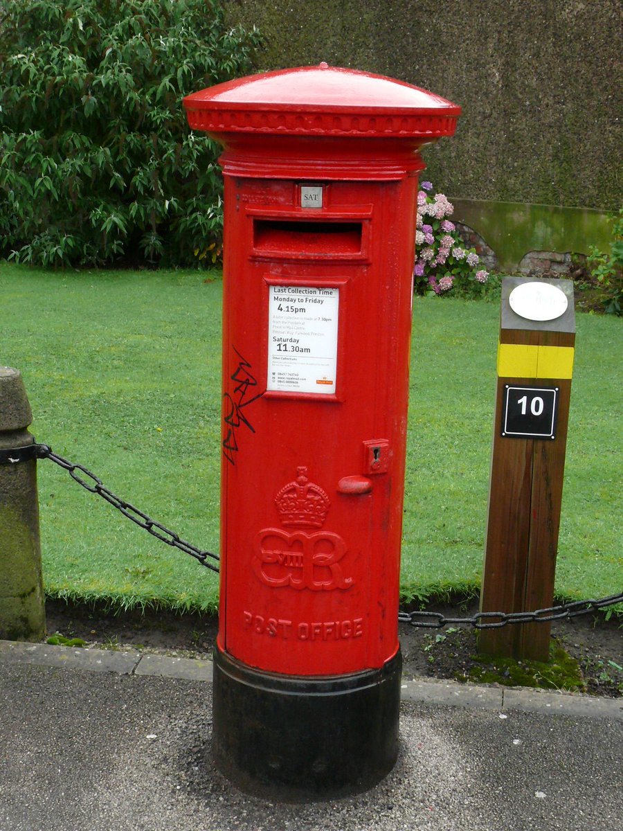 lbsg1976's tweet photo. Edward VIII reigned for just a few months, so finding a #postbox with his royal cypher on is no mean feat. How many have you seen?
JOIN US: https://t.co/Njvf2t8w2f
Photo by a member; shared with permission. https://t.co/qyXRNgArCl