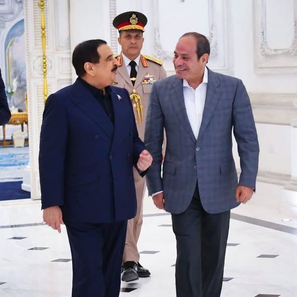 AlAhram's tweet photo. بالصور استقبال السيد الرئيس عبد الفتاح السيسي الملك حمد بن عيسى آل خليفة، ملك مملكة البحرين اليوم بمطار العلمين الدولي. https://t.co/Fv6StdYIpg