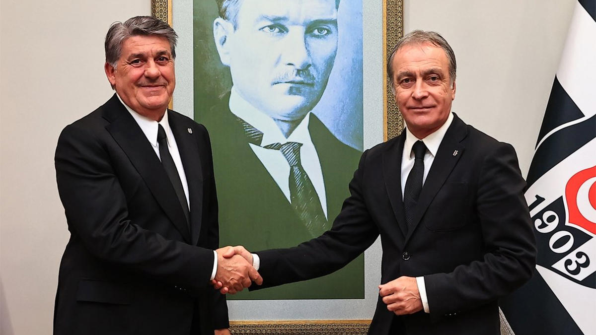 OlayBesiktas's tweet photo. Ali Aydın: ''Perşembe günü maçtan sonra Beşiktaş’ta bir şeyler olacak. 

Bir hareketlilik olacak.

Transfer çalışmaları çok sıkı bir şekilde devam ediyor.'' https://t.co/i4j7hYwg0t