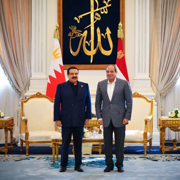 AlAhram's tweet photo. بالصور استقبال السيد الرئيس عبد الفتاح السيسي الملك حمد بن عيسى آل خليفة، ملك مملكة البحرين اليوم بمطار العلمين الدولي. https://t.co/Fv6StdYIpg