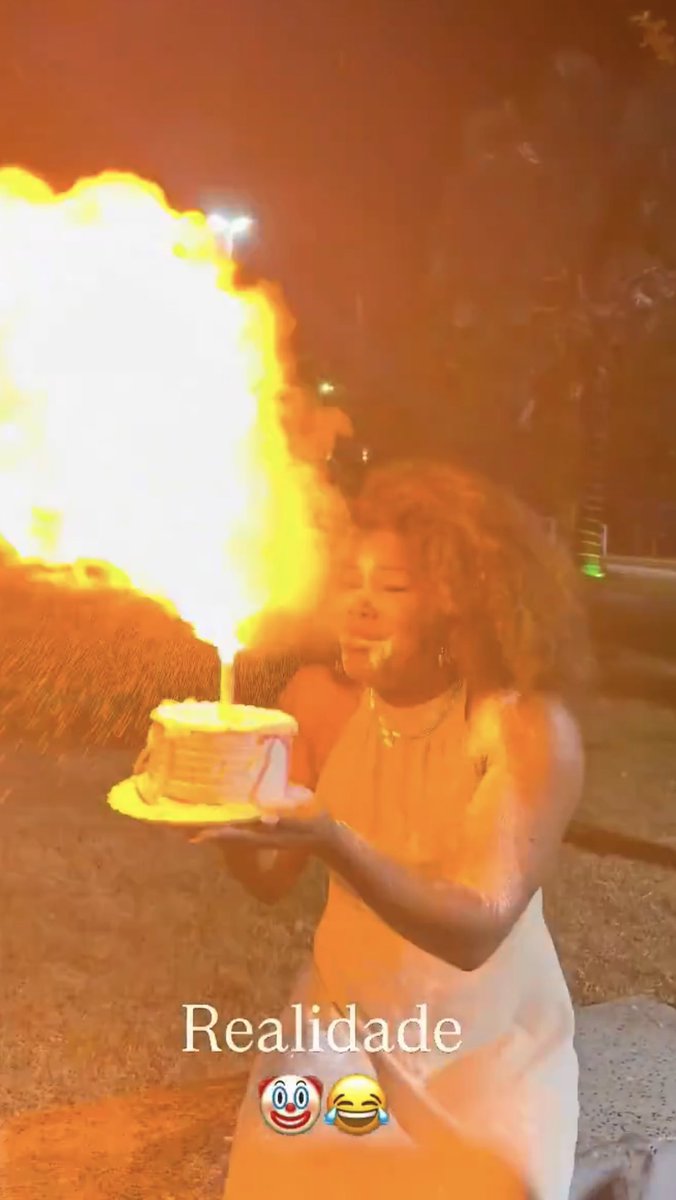 Tayane_Batista's tweet photo. @bobonofutebol Aqui o meme ficou pronto 😂😂😂😂
O vídeo só melhora gente kkkkkkkkkkkkkkkk https://t.co/tlIN8SLfjJ