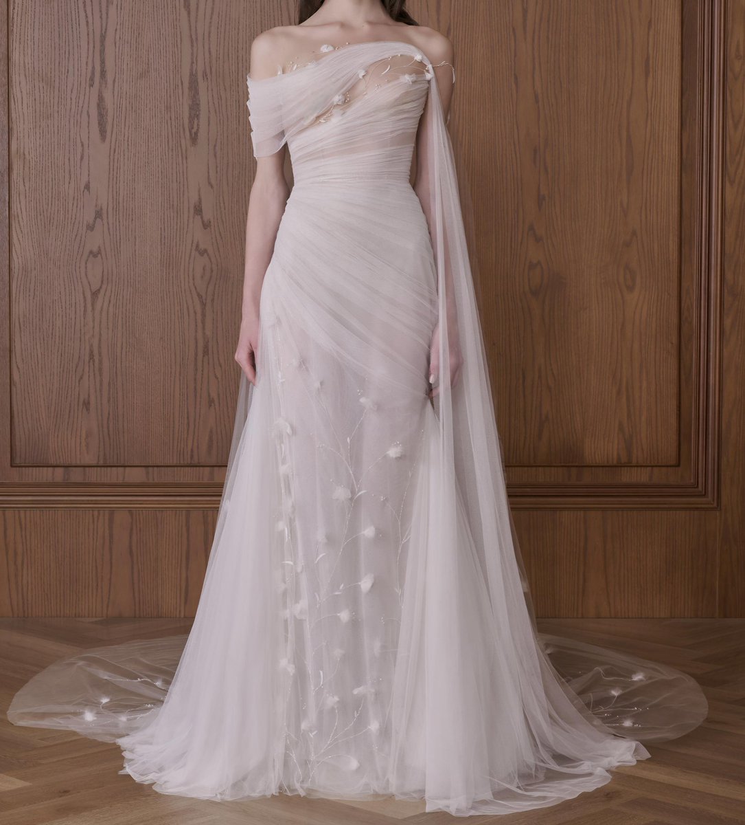 somieinpaece's tweet photo. هالفستان اسمه August وانا انولدت باوقست بس كفايه this is my future wedding dress
 ما بقى إلا الأشياء البسيطه https://t.co/G7H5h27qKX