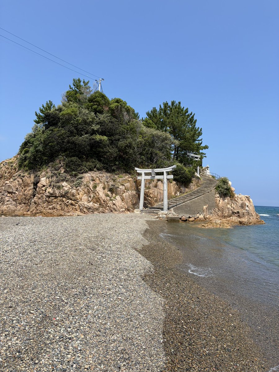 peacefulflight0's tweet photo. 今日は島根の益田市へ。
益田のモンサンミッシェルに行ってきました！やっぱり海鮮食べなきゃということでお刺身定食😋
めっちゃ分厚くて美味しかった！ https://t.co/mb6lUG2emn