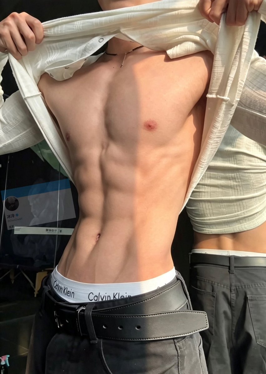 bbdsmdbzd's tweet photo. 只对你坏 难道不算特别吗 #腹肌 #薄肌 #腹肌体育生 #青筋 https://t.co/RLX6vUKGNE