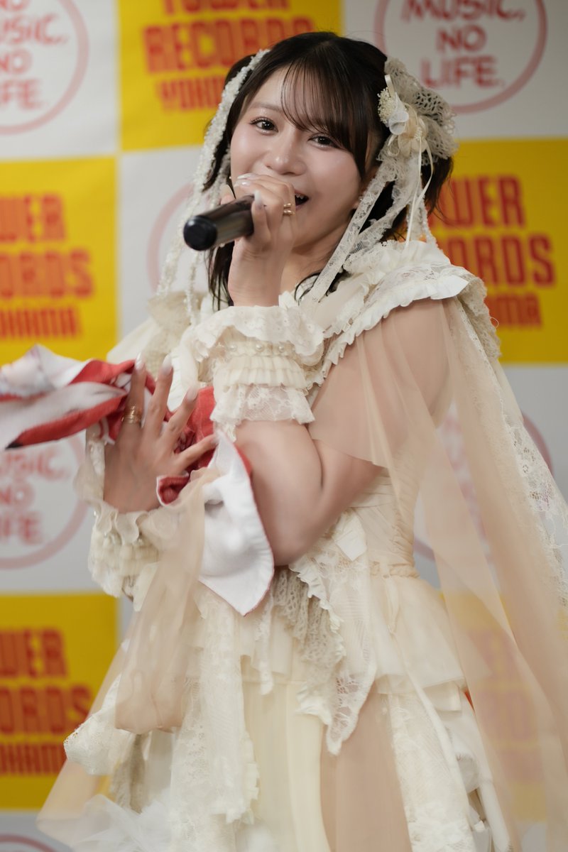ku7777ro's tweet photo. ８月５日
「ひかりあと」リリースイベント1部
タワーレコード横浜ビブレ
#ミレソロひかりあと 
#にゅーえももん 
#星名美怜 https://t.co/Xn2QizcRiF