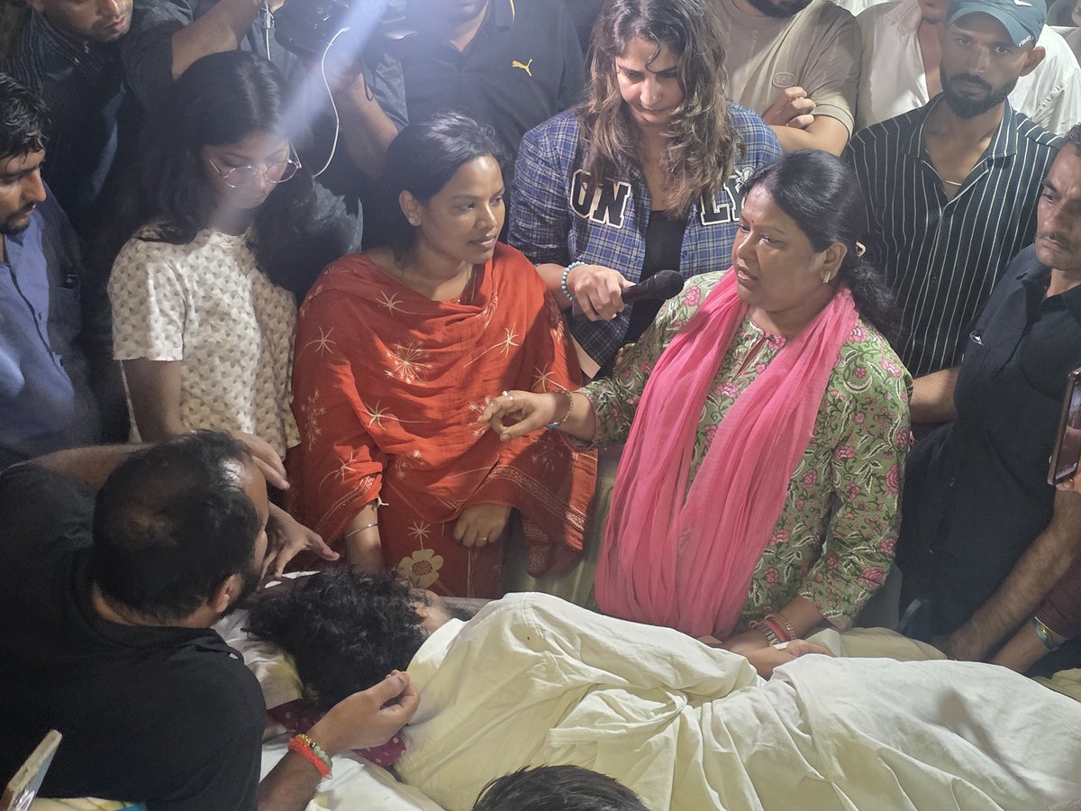 DevendraNathMa9's tweet photo. भाजपा नेत्री व समाजसेवी सीता सोरेन ने दिया आंदोलन को समर्थन।
@sitasoren https://t.co/jhu0gnOMy6