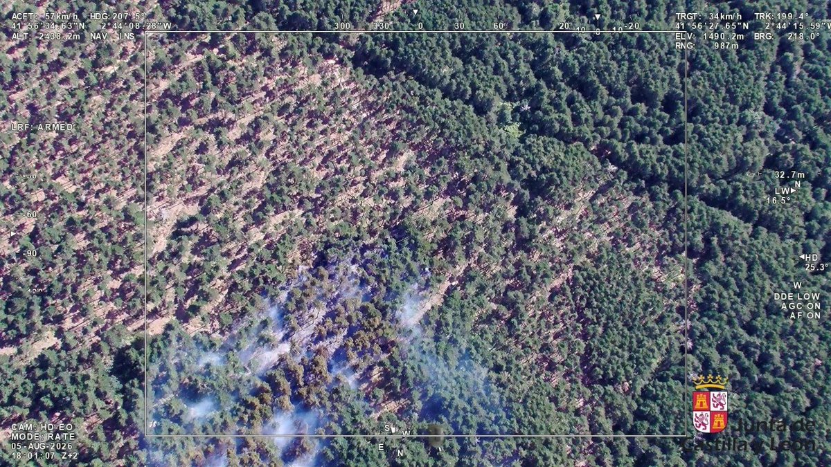 naturalezacyl's tweet photo. Esta es la situación en #IFVinuesa una hora y media después, numerosos medios #INFOCAL actuando en la zona. Imágenes de #HOTEL con cámara de infrarrojos que muestra zonas calientes. https://t.co/G0Ctp9IqkQ https://t.co/ngWS63EOZy