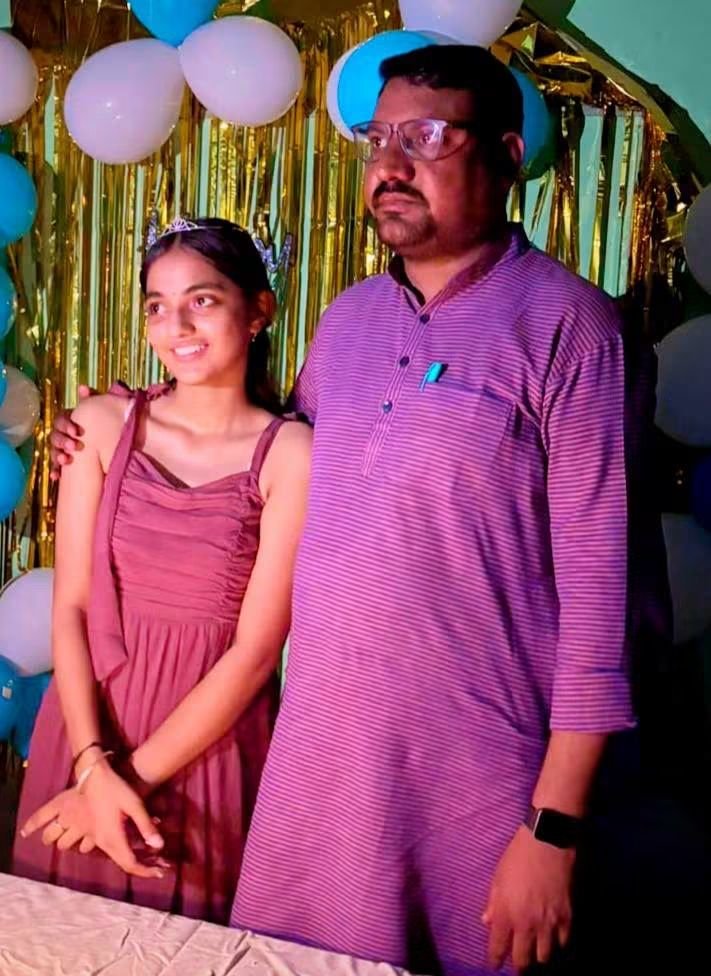 KrishanBhakar's tweet photo. आज श्रीगंगानगर जिले की विधानसभा सूरतगढ़ क्षेत्र की ग्राम पंचायत 28 पी.डी. ईन, चक में पहुंचकर बेटी #Vishnu_Kumari के जन्मदिन के अवसर पर हार्दिक बधाई एवं शुभकामनाएं प्रेषित कीं। 🎂💐

इस अवसर पर पर्यावरण संरक्षण का संदेश देते हुए पौधा भेंट किया। 🌱

@BhajanlalBjp https://t.co/rq7ox4ZvjM