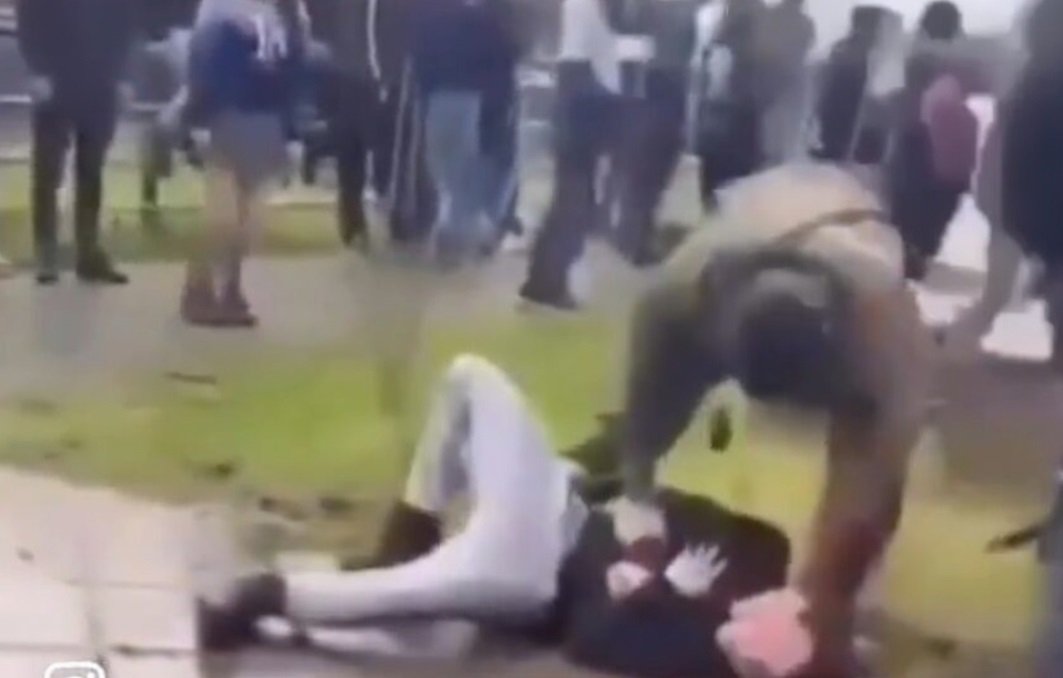 GAMBA_CL's tweet photo. Secundario que golpeó a compañera y amenazó de muerte a profesores en Osorno resultó ser venezolano https://t.co/bLzfk086Ev https://t.co/1w5XOMX9xo