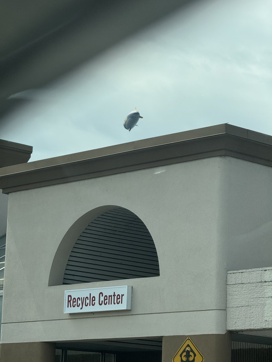 JMLScanner's tweet photo. 🎈 Did you see the @Goodyear Blimp flying over Buffalo today?

Here’s a picture of it passing over @TopsMarkets near Amherst Street and Grant Street!

#Buffalo #BUF #BuffaloNY #WNY https://t.co/uMeUcVR75J