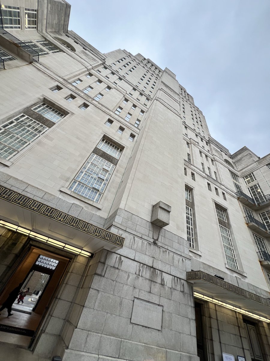 TheReduxProject's tweet photo. The #DamageControl skyscraper exteriors and lobby from #SpiderMan: #BrandNewDay were filmed at a digitally-extended #SenateHouse - arguably #London’s first modernist skyscraper, and the city’s tallest non-religious building for 26 years.
#CharlesHolden #SpiderManBrandNewDay https://t.co/5xt9A3W9iq