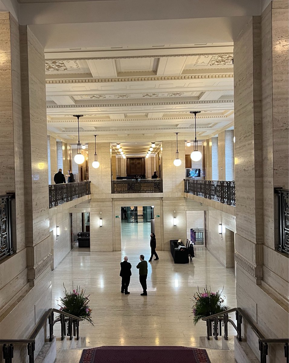 TheReduxProject's tweet photo. The #DamageControl skyscraper exteriors and lobby from #SpiderMan: #BrandNewDay were filmed at a digitally-extended #SenateHouse - arguably #London’s first modernist skyscraper, and the city’s tallest non-religious building for 26 years.
#CharlesHolden #SpiderManBrandNewDay https://t.co/5xt9A3W9iq